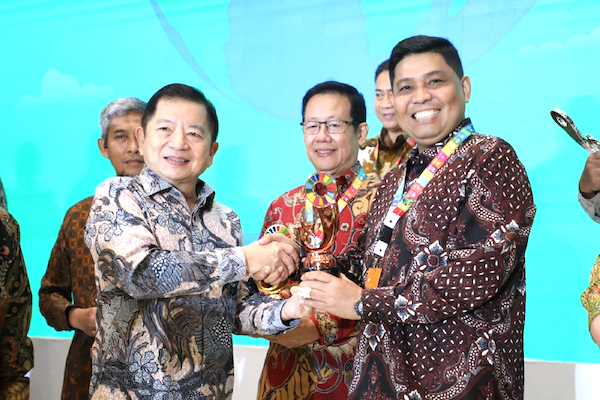 Majalah ICT Telkom Raih Penghargaan Indonesias SDGs Action Awards 2022