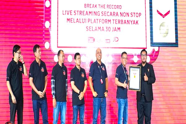 Majalah Ict Telkomsel Official Store Raih Penghargaan Muri Untuk Live