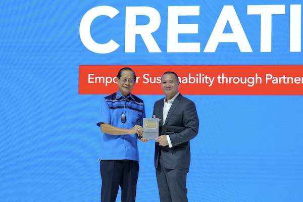 Majalah Ict Bca Usung Eco Creation Dalam Indonesia Knowledge Forum